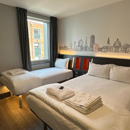Easyhotel Cardiff Extérieur photo