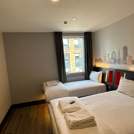 Easyhotel Cardiff Extérieur photo