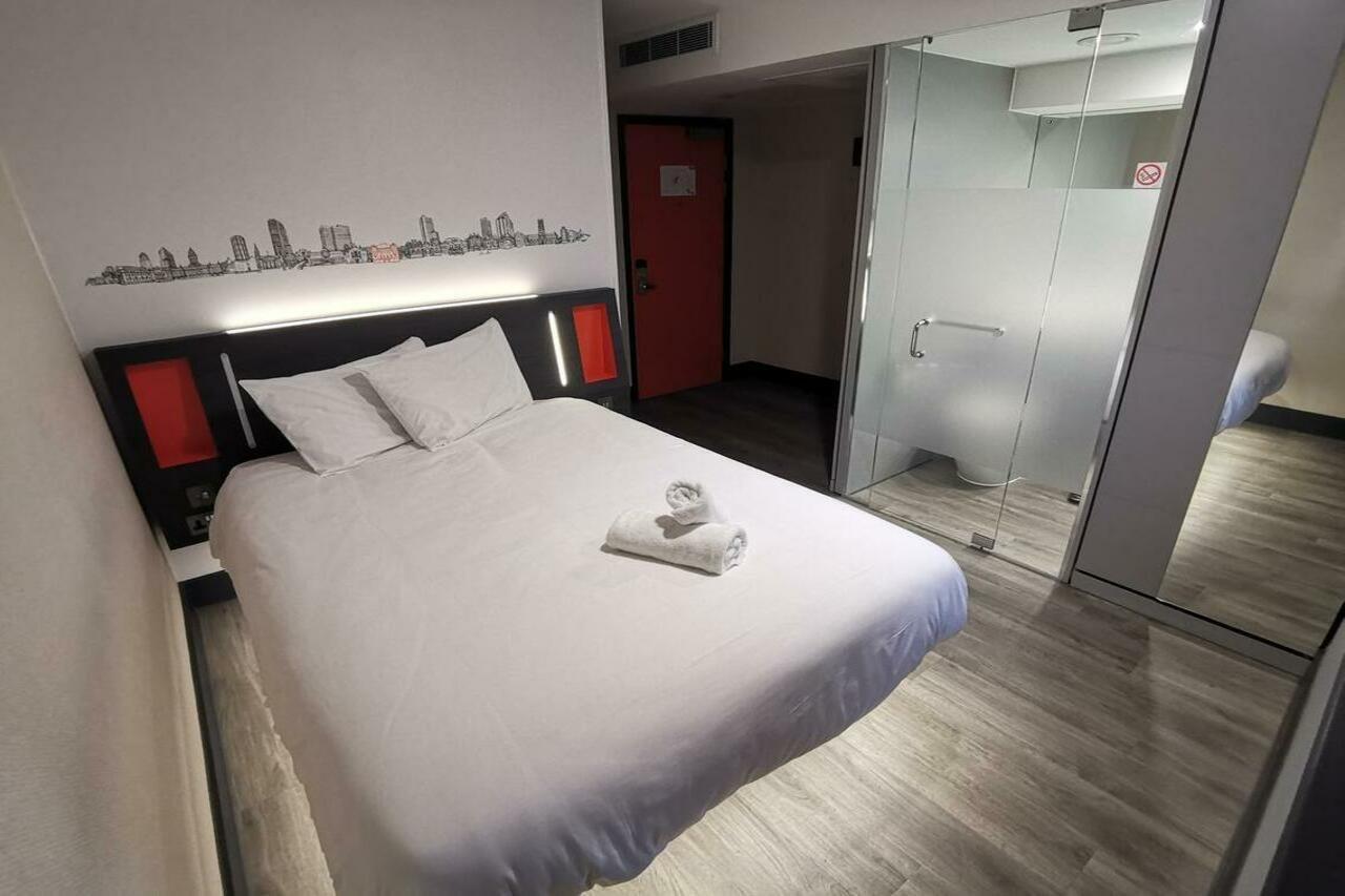 Easyhotel Cardiff Extérieur photo