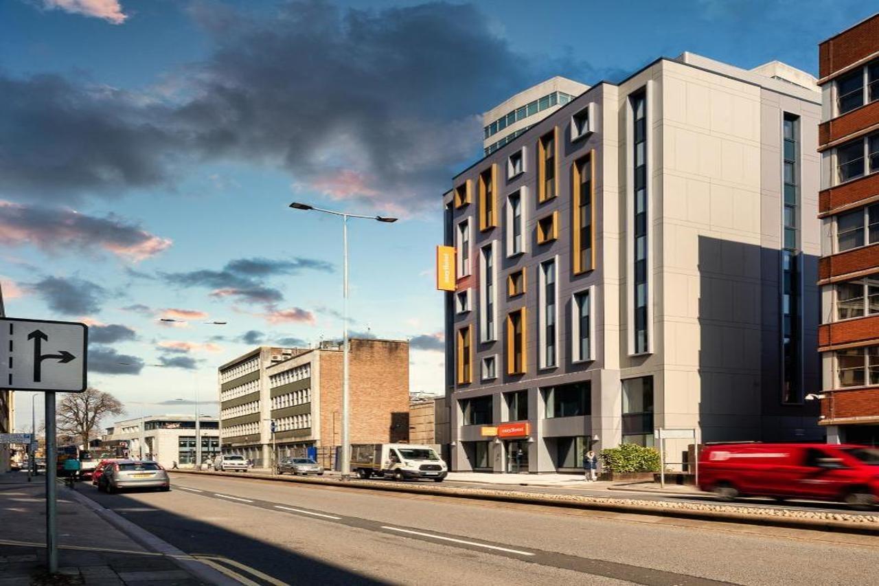 Easyhotel Cardiff Extérieur photo