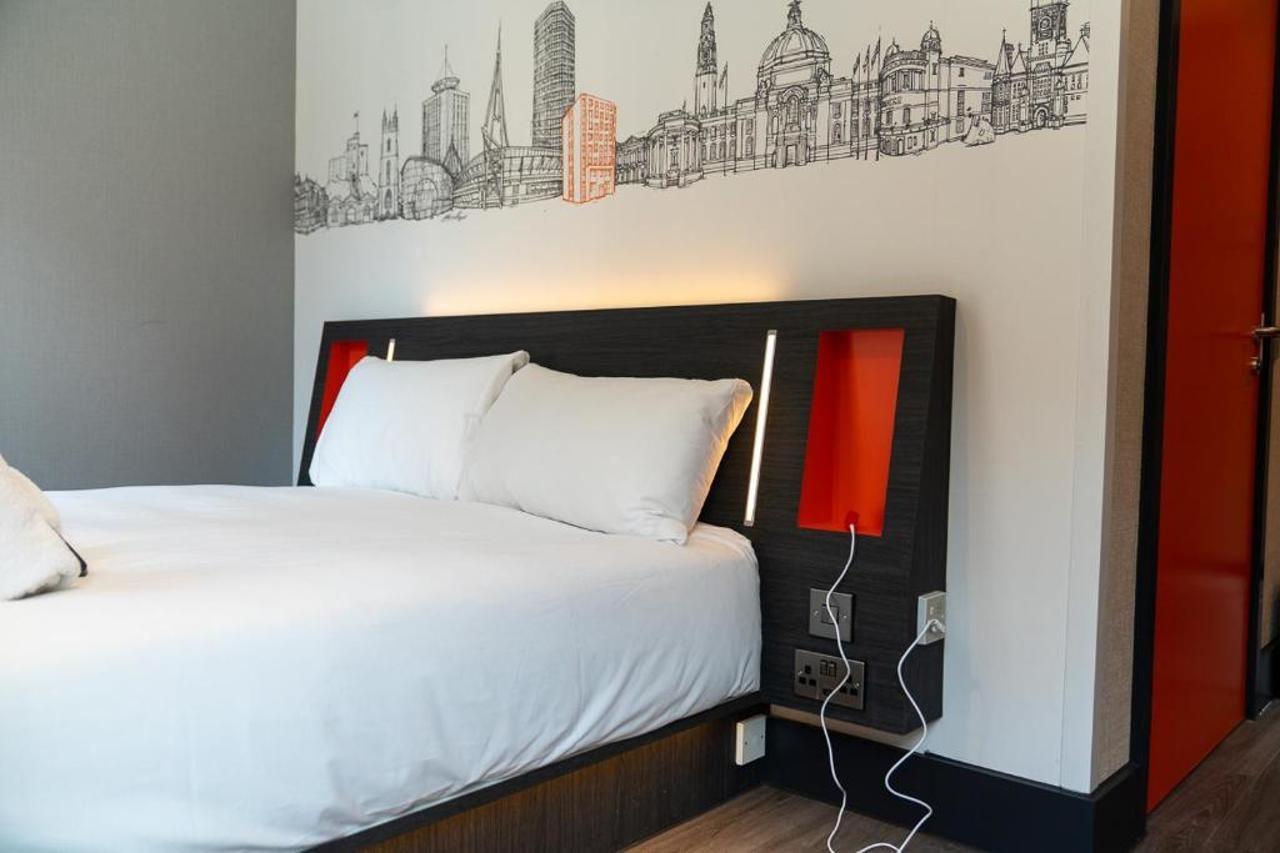 Easyhotel Cardiff Extérieur photo